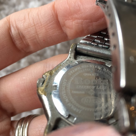 Roots Canada Watch - Picture 2 of 4